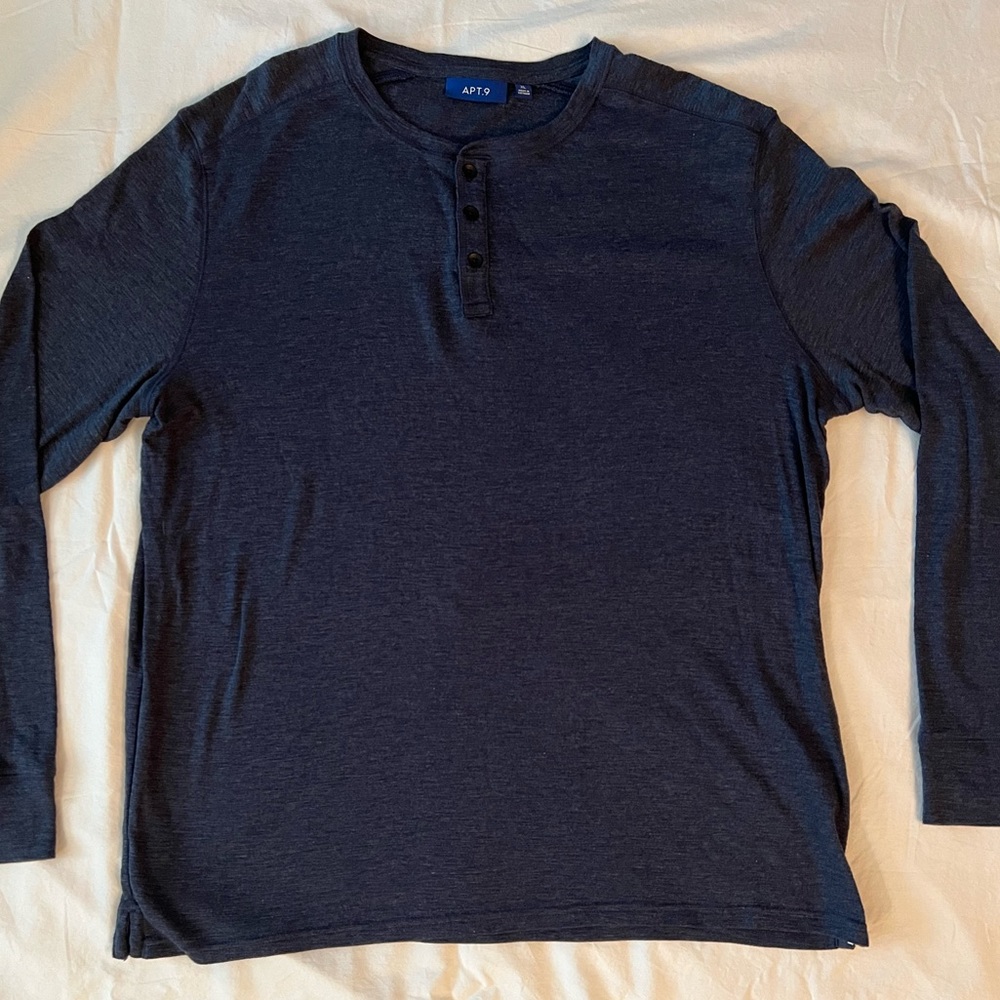 Mens Apt. 9 long sleeve Heather button down shirt.